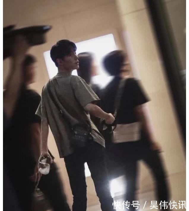 明星的错位照，王一博扎马尾辫，看到肖战厉害了！