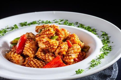 爆炒鱿鱼，香辣入味超下饭，爽滑可口的家常菜，营养丰富做法简单