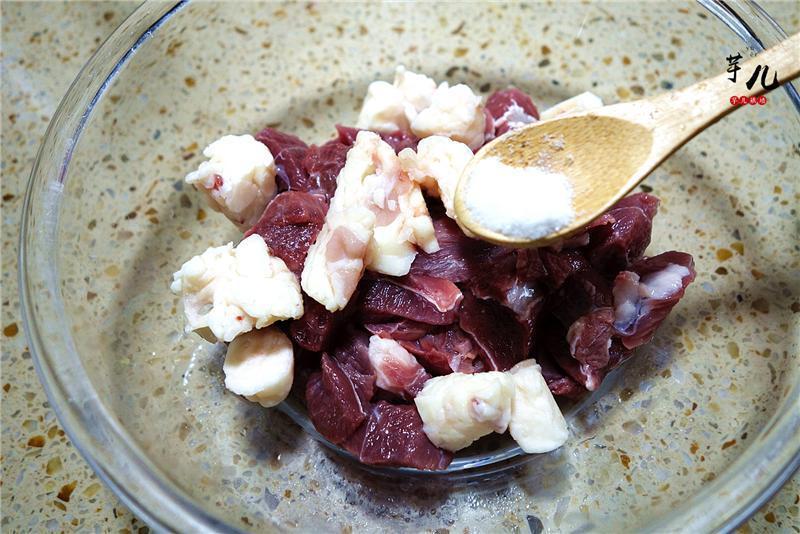 想吃羊肉串教你在家自己烤,做法简单,软嫩多汁,美味又健康