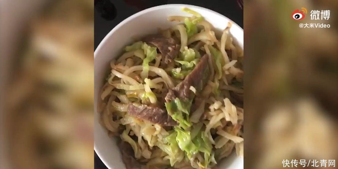 海带丝红烧肉炖粉条小馄饨……网友：眼泪从嘴角流了出来