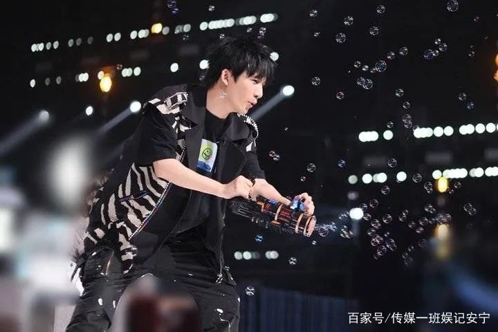 幸福的旁边|不为谁成功，也不为谁平庸，大张伟的“人间清醒”是怎么炼成的?
