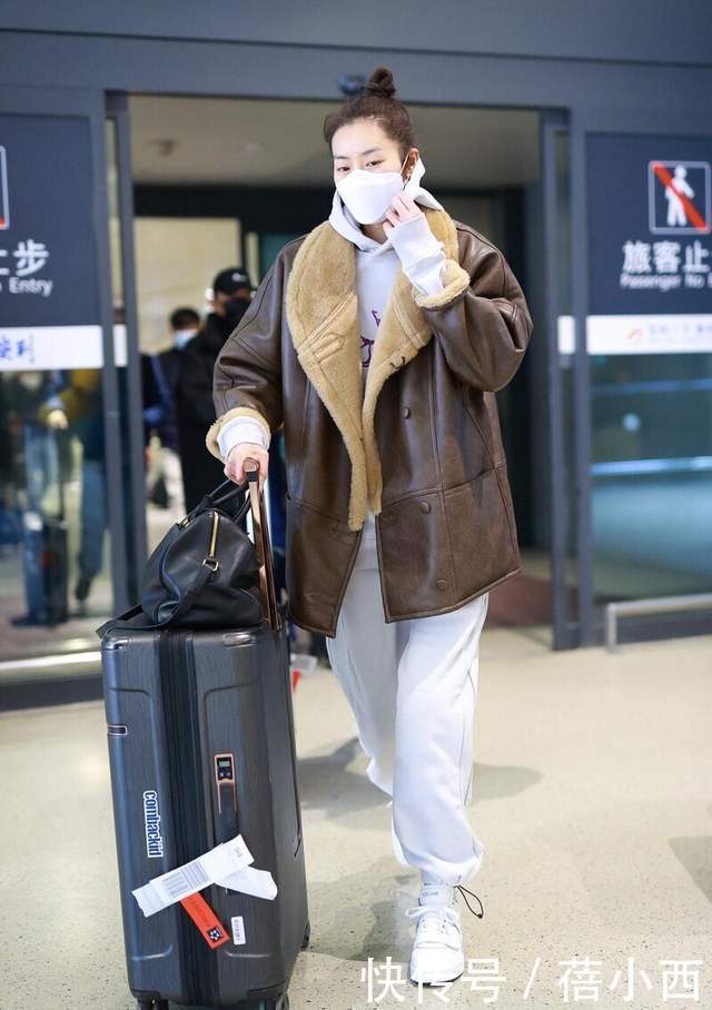 身材|刘雯的超模身材穿啥都合理,羊羔毛皮外套配运动套装,气场开挂