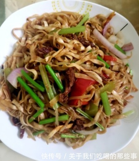 面条|馆子吃不到的河南干炒面条，不粘连不糊底，焦香有嚼劲，教你做法