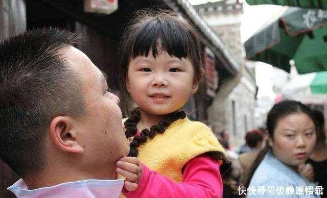 名字|宝爸姓白，给女儿取名字，上学老师点名后，全班哄堂大笑