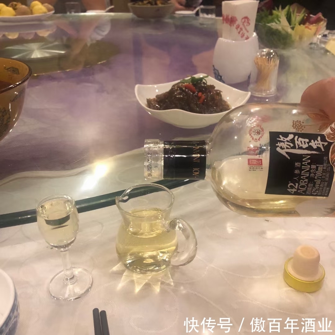 傲百年酒知识：都说“酒品见人品”，酒桌上如何识人？