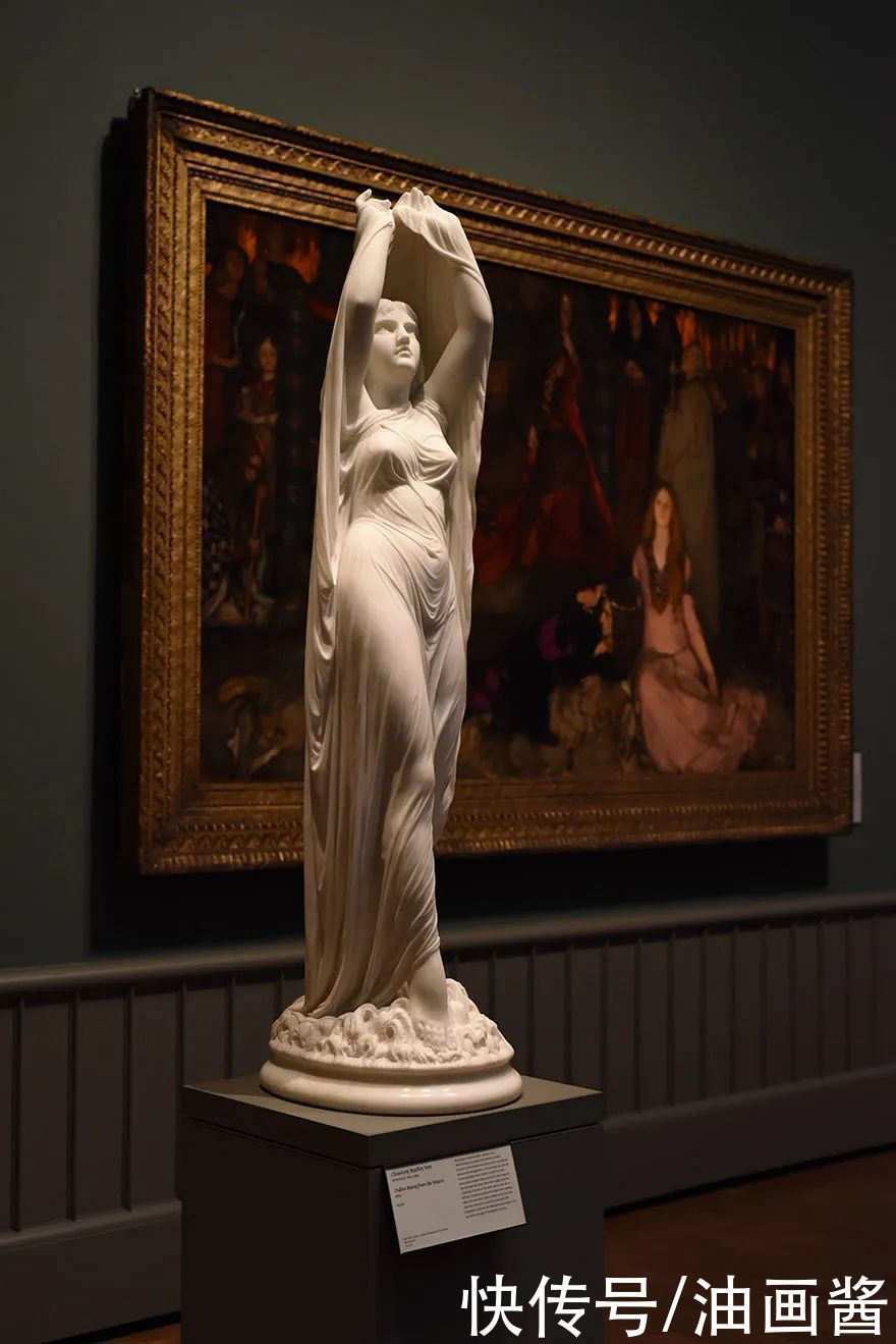 石头|这些雕塑蒙了一层纱布,走近扯一下,才发现纱布也是石头