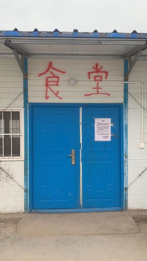 视频|食堂老板故意把包子掰烂送给工地打工者,原来他的“内心戏”是这样