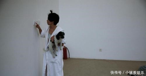 央美|博人眼球还是为艺术献身80后央美才女裸睡铁丝床,走红惹争议