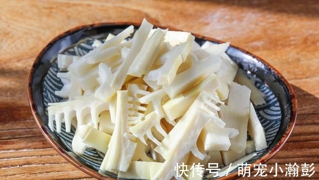 冬季特有的食材,20块钱一斤,吃一顿刮三天油,有条件女人要多吃