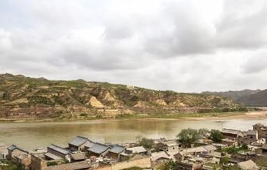 钱唐$白居易在船上睡懒觉,一首七律结构严谨,最后7字更道出心曲