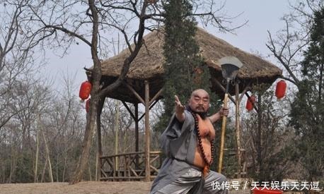 鲁智深人称花和尚,曾臂负千斤,为何世人又称他是“真罗汉”!