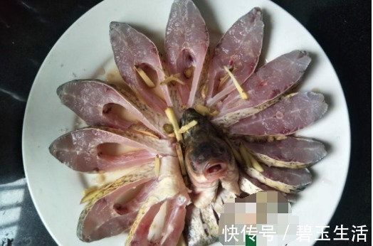 孔雀开屏|家人聚餐,这道家常蒸菜,蒸一蒸,8分钟上桌,鲜美到流口水
