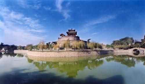 名字就|国内最神奇的悬空古建筑仅用9根铁链保持平衡,有人进入就会晃