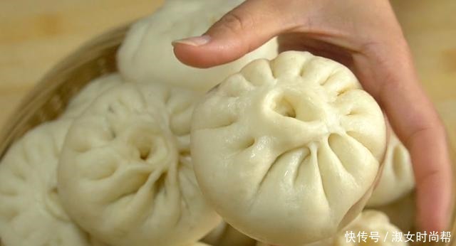 肉包子|孩子超爱吃的酱肉包子,个个皮软馅大,酱香浓郁,鲜嫩多汁,解馋