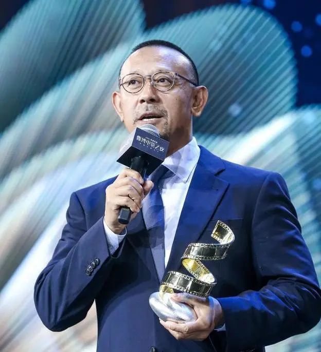 实在|姜文才华横溢,还痴迷书法,字迹气韵灵动,实在赏心悦目!