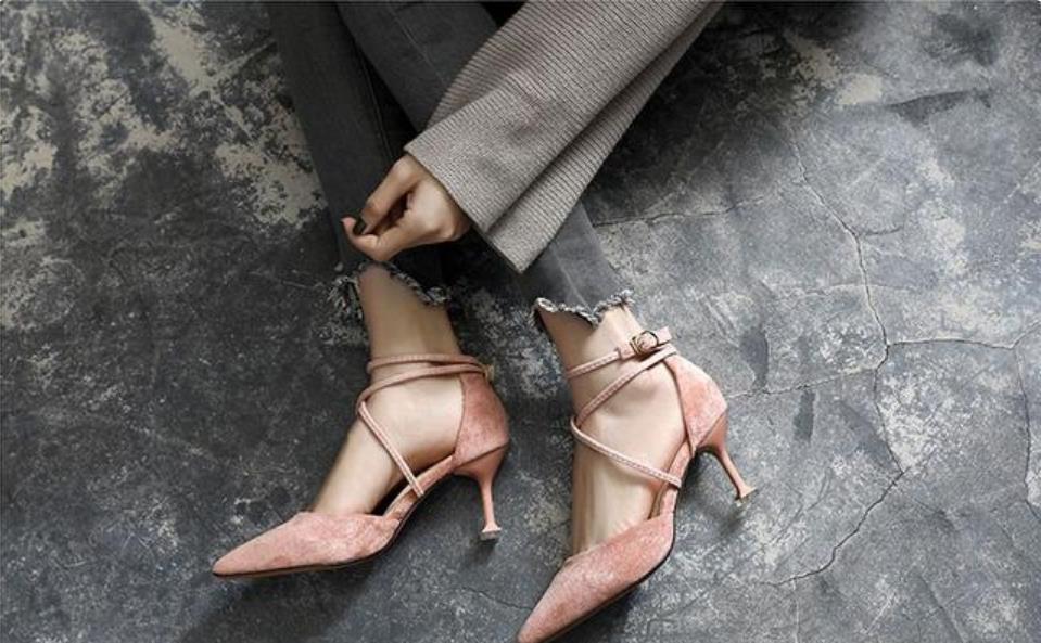 凉鞋 精致高跟鞋,衬托出纤细玉足,婷婷玉直美轮美奂