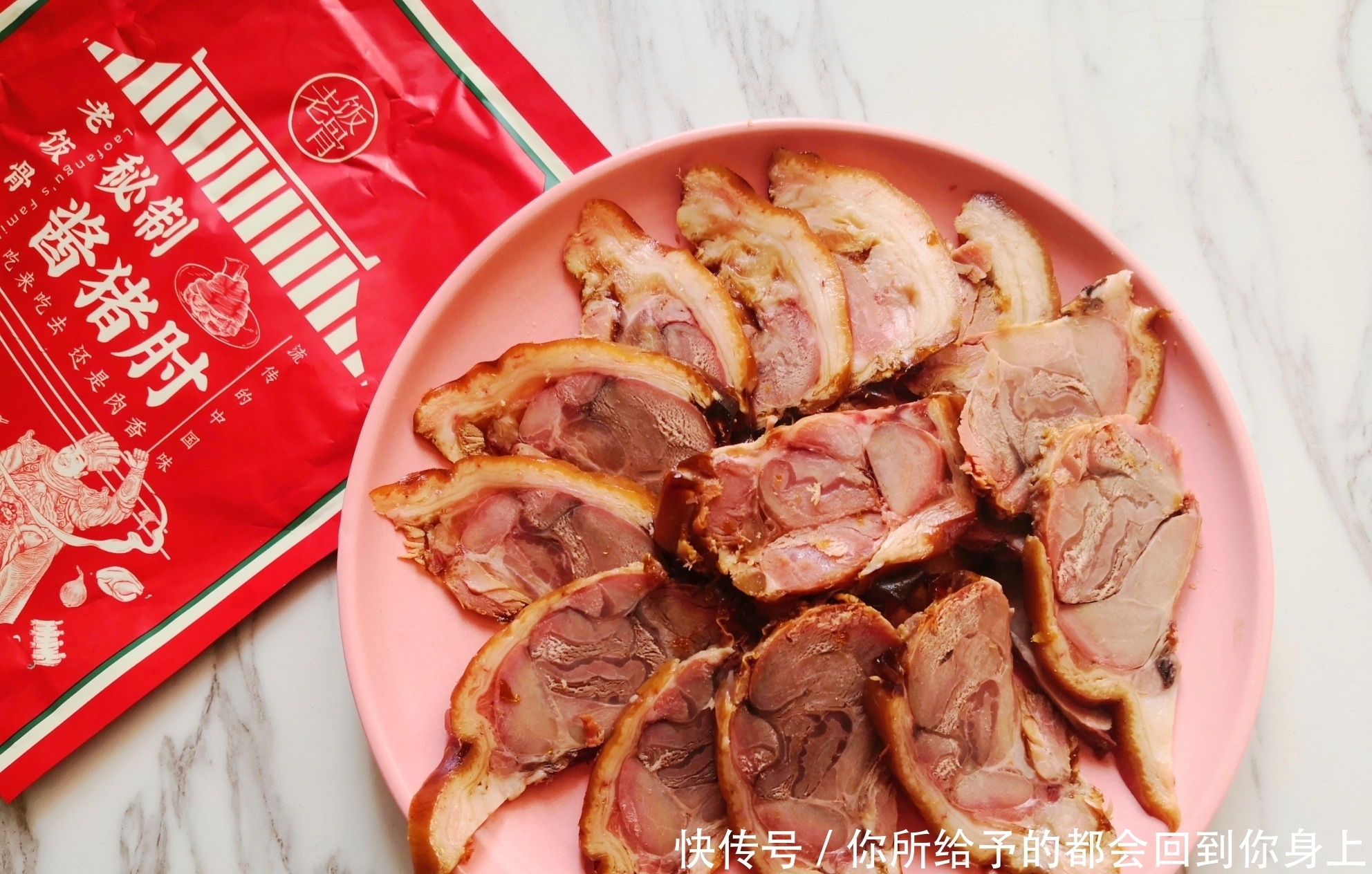 晒晒北方人家过年都吃啥,荤素搭配不油腻,年夜饭这样吃更接地气