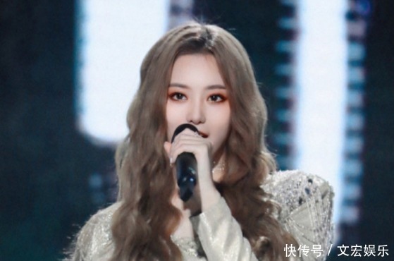 路透照|姜贞羽,徐艺洋因祸得福,人气资源样样不差,弯道超车硬糖少女