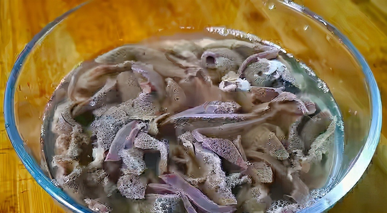 猪肝最忌只用清水洗，等于吃毒素，教你这样做，无“毒”更放心