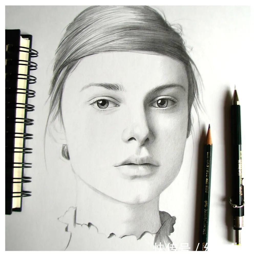 手绘$总被怼素描画得像头盔,瞧她用自动铅笔画,笔笔都是功力,厉害了!