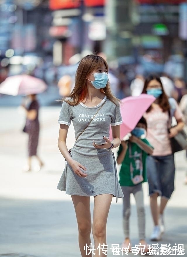 搭配 穿上连衣裙彰显文雅的温情，打造不一样的时尚感