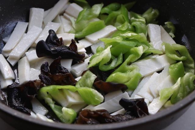 失眠|夜里总失眠试试这菜,静心养神,改善睡眠,让人一觉睡到自然醒