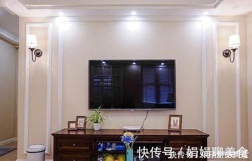 傻傻装电视墙|客厅不要傻傻装电视墙了，有钱人都爱用这样设计，省钱方便又实用！