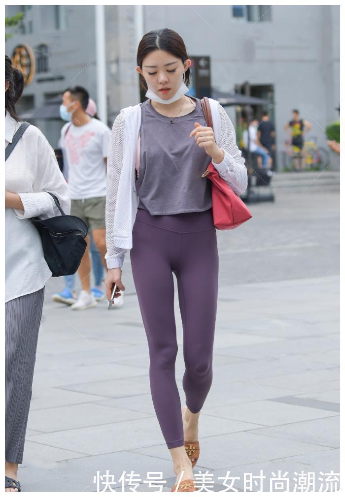 身材|粉色的运动裤, 裤子属于富有弹性的款式, 体验到舒适自在的感觉