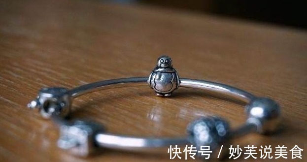 手镯|女人平时经常戴“银手镯”,会收获2件好事,都来了解一下吧