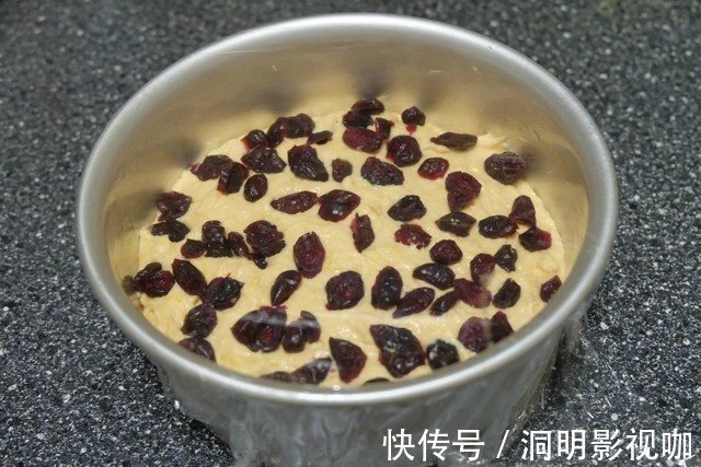 早餐蒸个南瓜发糕,口感松软不粘牙,好吃不上火,孩子说比蛋糕香