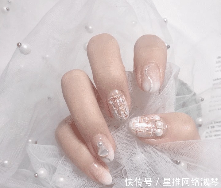 超有名媛范儿的甜美小香风美甲,精致不浮夸,千万别错过