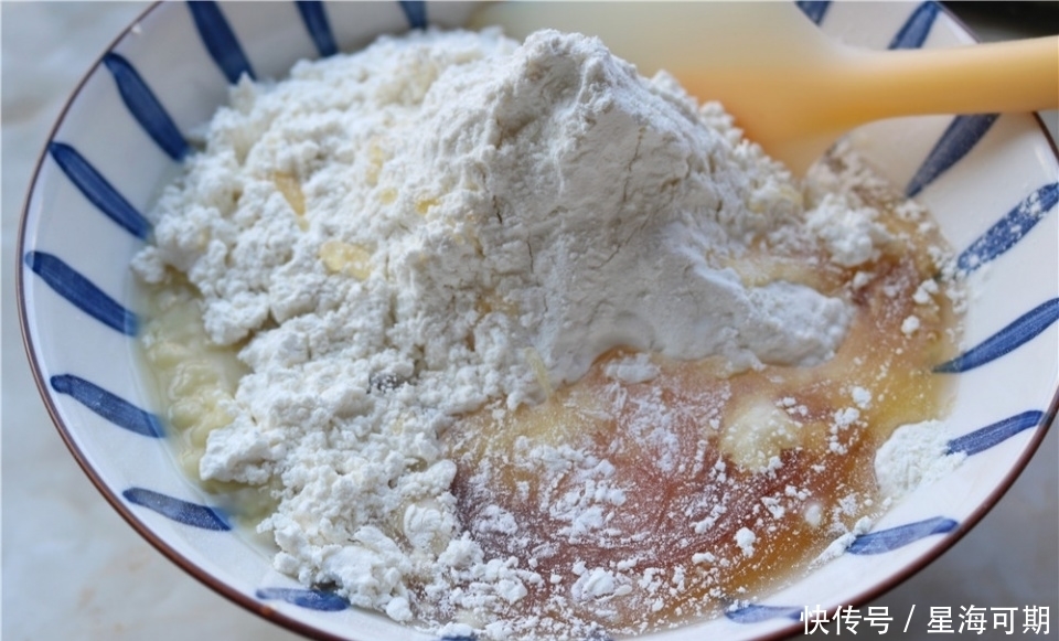 传统|传统广式月饼做法,好吃不腻,新手也成功,附4种经典馅料