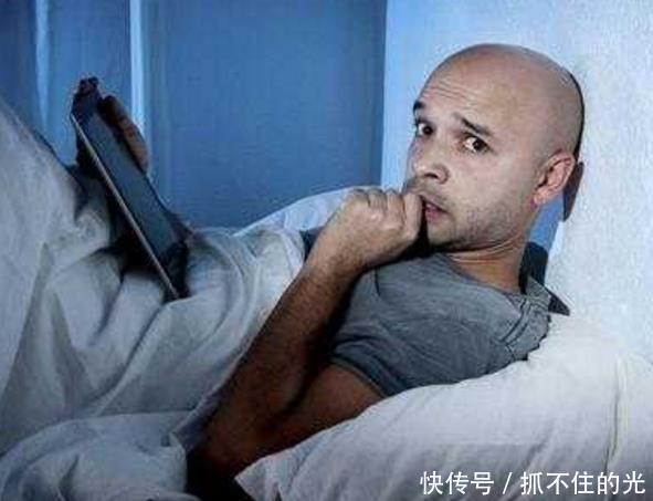 人越老觉越少,以下3种行为会进一步减少睡眠,请尽早远离