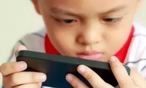 母亲|“妈妈,我玩一会手机”,这位母亲的做法,让孩子主动远离手机