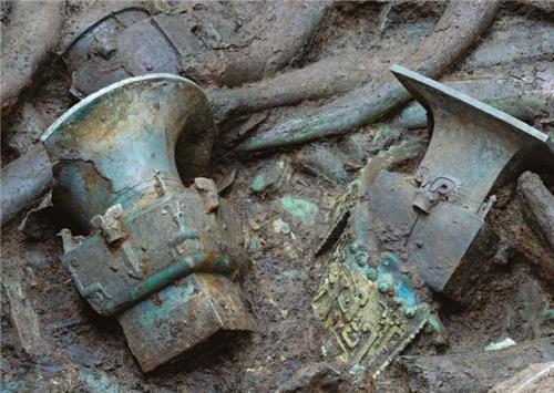 三星堆发现“谜”样的甲骨,上面符号是不是文字?专家都搞不明白