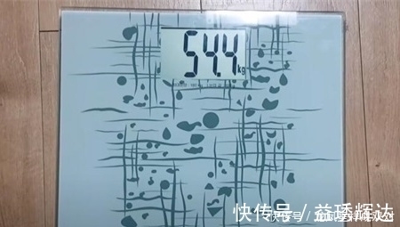 食谱|1088斤女生减肥，每天只吃鸡蛋跟水果，看5天后体重能减多少斤