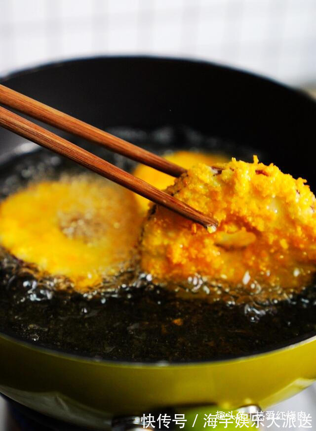 苹果新吃法，不和面不发酵特省事，外焦里嫩带点酸甜，孩子超爱吃