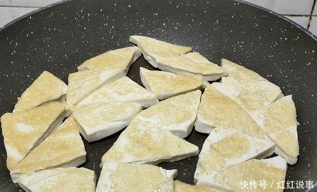 豆腐和番茄是绝配,这做法比吃肉还香,孩子天天点名要吃,真过瘾