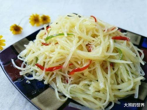 炒土豆丝，什么时候放醋，正确做法是先放醋，酸辣又脆爽