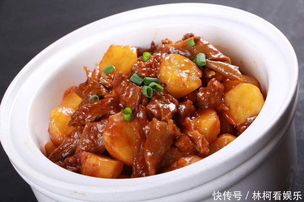向锅里面加|土豆炖牛肉这样做,牛肉不柴不腥膻,比饭店做的还好吃