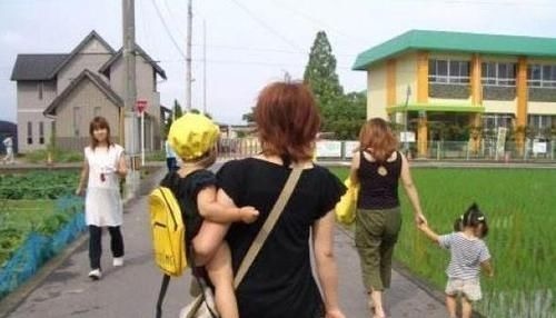 幼儿园|孩子都上幼儿园了,为啥宝妈还当“家里蹲”?过来人:有心无力