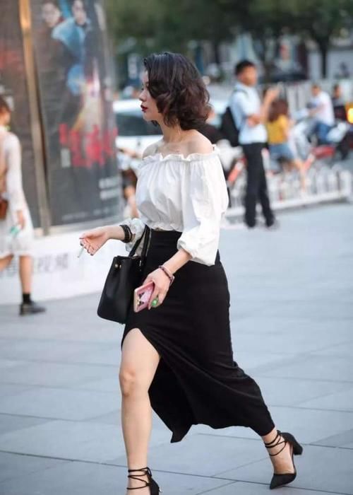 搭配|温婉清新的美女，裙子和外套搭配相得益彰，满满的女神范！