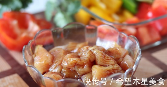 桌子|这道菜是一种网红吃法,色泽艳丽,上桌子上分分钟就没了!