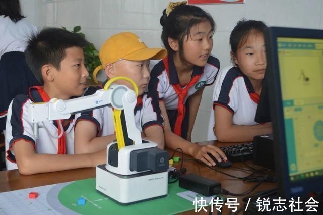 海州湾小学|玩编程、搭模型人工智能技术走入课堂！岚山这些孩子们太幸福了！