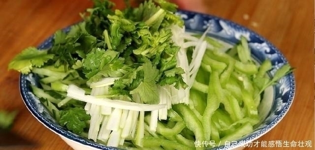 开胃|这菜浑身都是宝,可惜很多人不懂,简单一拌,给家人吃营养补钙