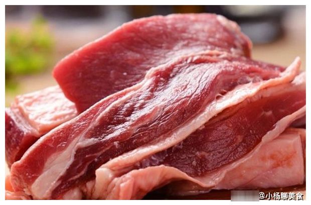 爱吃西红柿炖牛腩？详细做法教给你，牛腩软烂入味，汤汁红润香甜