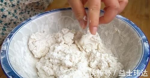 油炸糕|油炸糕不要直接下锅，教你一招，外酥里软不吸油，吃着不油腻