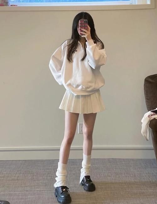 用堆堆袜来搭配洛丽塔,瞬间变身二次元少女,动感可爱