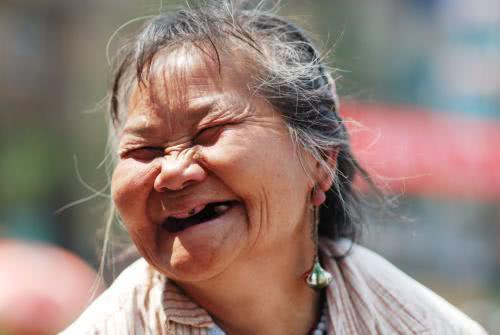 遗传史|长期吸烟身体却安然无恙的人，多半有4个共同点，你符合几点