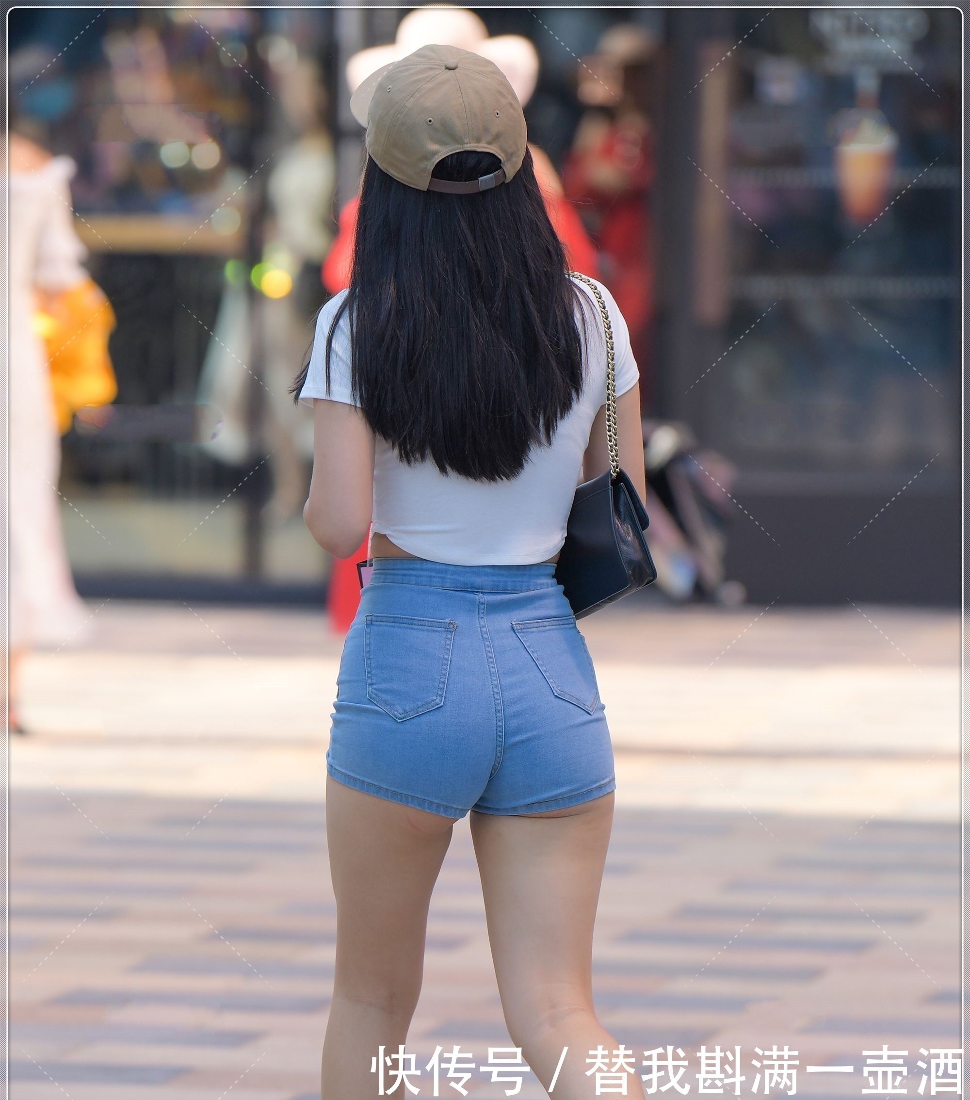 白色简单打底衫，减龄又大方，清新脱俗美成仙女